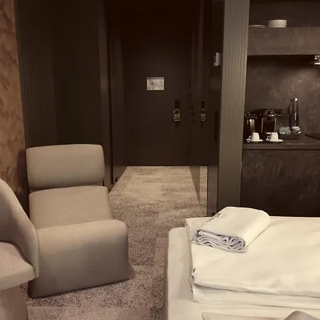 Hotel Bellman