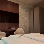 Bellman Hotel