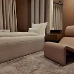 Hotel Bellman